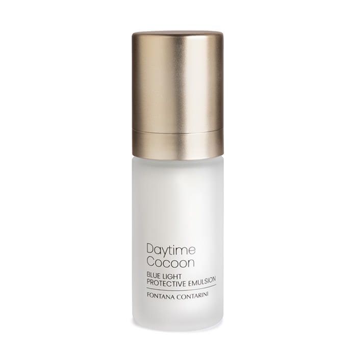 A concentrate of beauty that the skin will deeply love to nourish itself with. Fresh and luminous emulsion based on phyto-collagen, designed to give firmness to the oval of the face and uniformity to the skin. At the basis of the research, Gluconedeltalactone which performs a natural exfoliating and smoothing action of the skin, preparing it for a better absorption of the cosmetic product. It is also enriched with Palmitoyl Peptides to regain well-being and radiance. Apply to cleansed skin, make circular movements starting from the inside to the outside of the face and massage until completely absorbed. Ideal to support the daily cosmetic product.